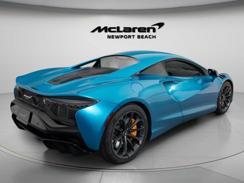Used 2023 McLaren Artura RWD image 7