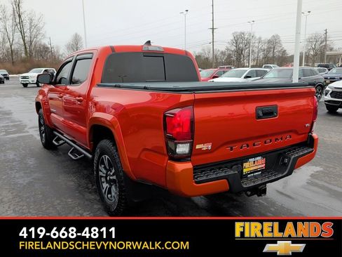 Used 2018 Toyota Tacoma TRD Sport image 5