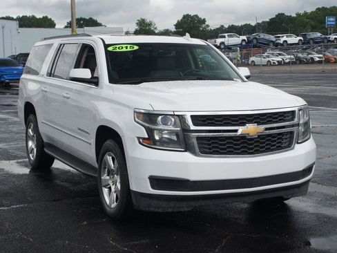 Used 2015 Chevrolet Suburban LT RWD image 24