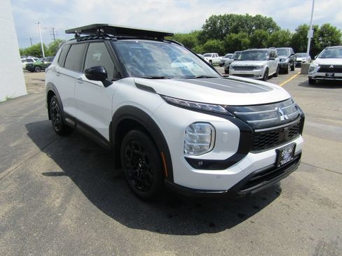 Used 2026 Mitsubishi Outlander AWD image 8