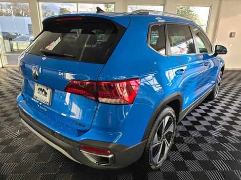 Used 2024 Volkswagen Taos SE image 4