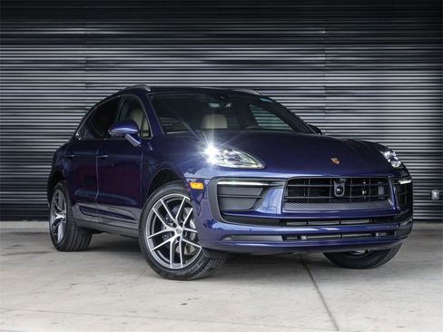 Used 2025 Porsche Macan image 9