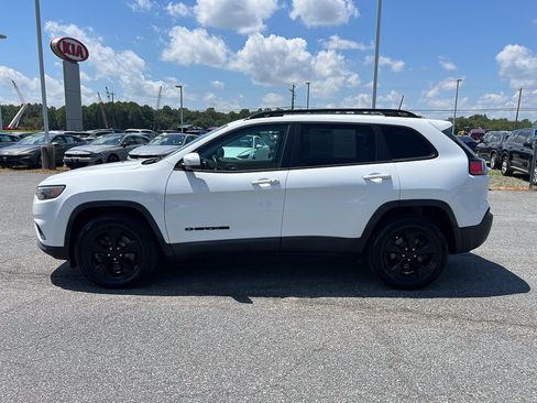 Used 2020 Jeep Cherokee Latitude Plus AWD/4WD image 2