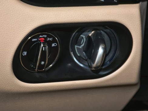 Used 2025 Porsche Macan image 20