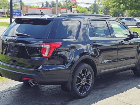 Used 2018 Ford Explorer XLT w/ XLT Appearance Package AWD/4WD image 7
