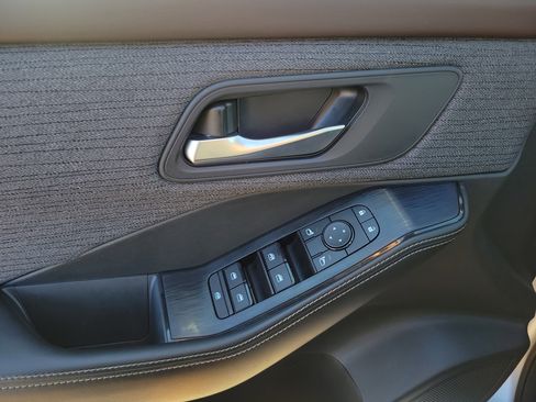 Used 2022 Nissan Rogue SV image 17