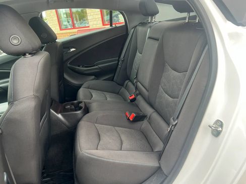 Used 2018 Chevrolet Volt LT w/ Comfort Package FWD image 9