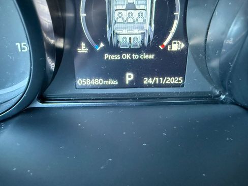 Used 2019 Land Rover Discovery Sport SE image 15