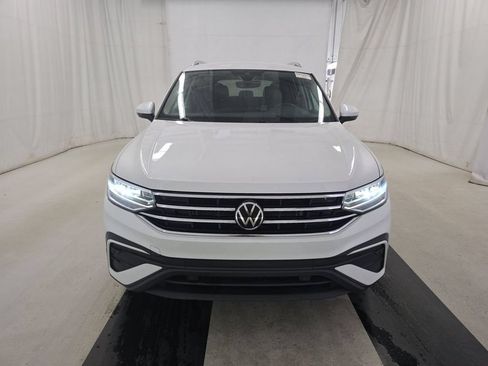 Used 2023 Volkswagen Tiguan SE AWD/4WD image 3