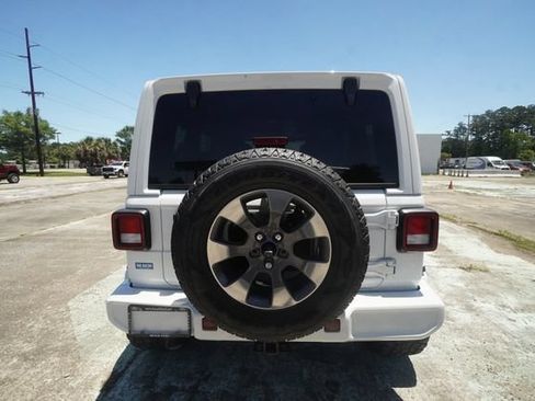 Used 2018 Jeep Wrangler Unlimited Sahara AWD/4WD image 40