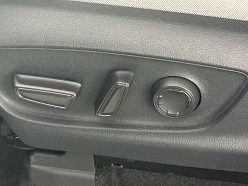 New 2025 Toyota Tacoma TRD Off-Road AWD/4WD image 13