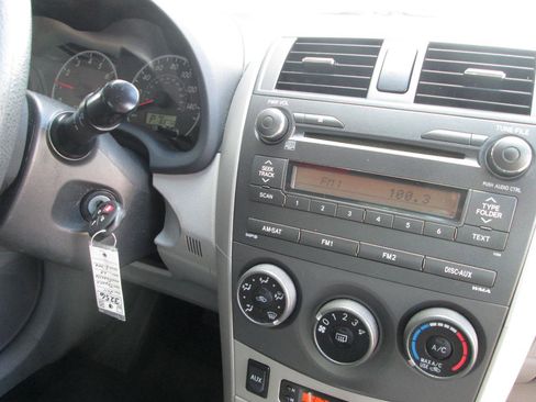 Used 2011 Toyota Corolla LE FWD image 22