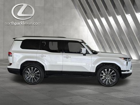Used 2024 Lexus GX 550 AWD/4WD image 4