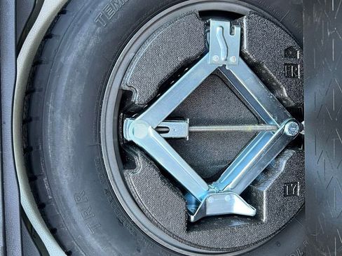 Used 2022 Toyota RAV4 XLE Premium image 23