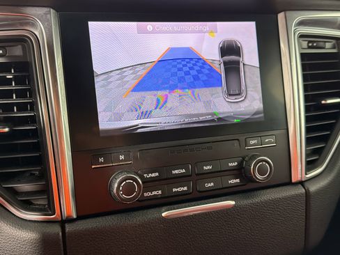 Used 2017 Porsche Macan Turbo image 24