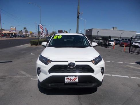 Used 2020 Toyota RAV4 XLE FWD image 2