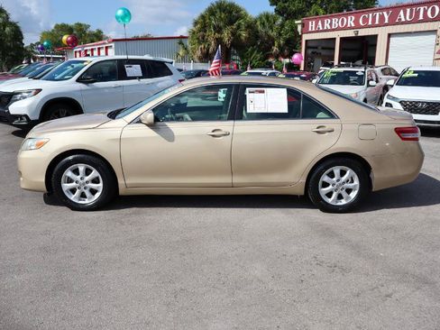 Used 2011 Toyota Camry LE w/ LE Extra-Value Pkg FWD image 2