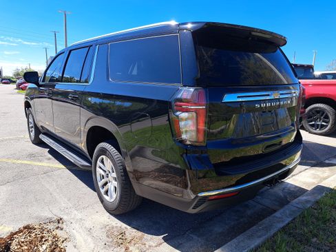Used 2022 Chevrolet Suburban LT RWD image 6