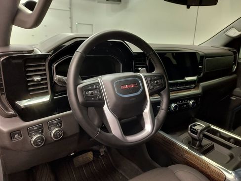 Used 2025 GMC Sierra 1500 Elevation w/ Preferred Package AWD/4WD image 4