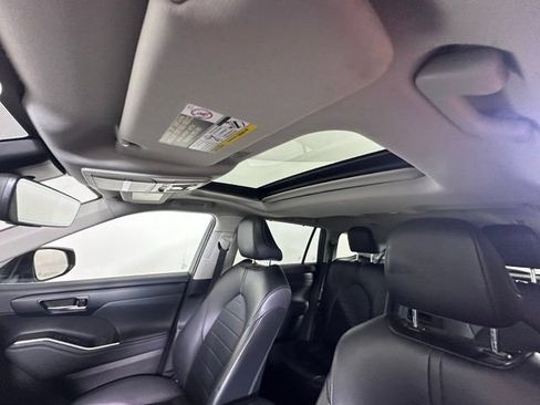 Used 2023 Toyota Highlander XLE AWD/4WD image 25