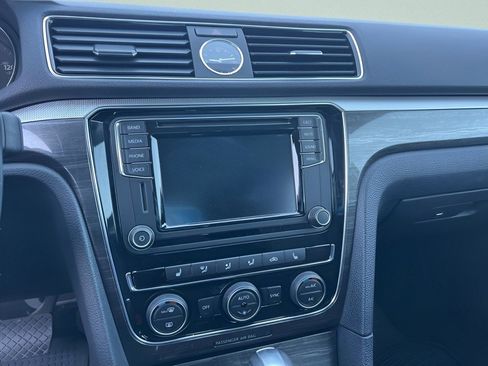 Used 2017 Volkswagen Passat 1.8T SE image 24