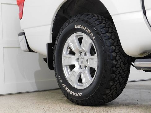 Used 2017 Nissan Titan SV image 7