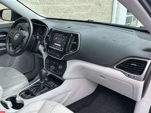 Used 2019 Jeep Cherokee Limited AWD/4WD image 5