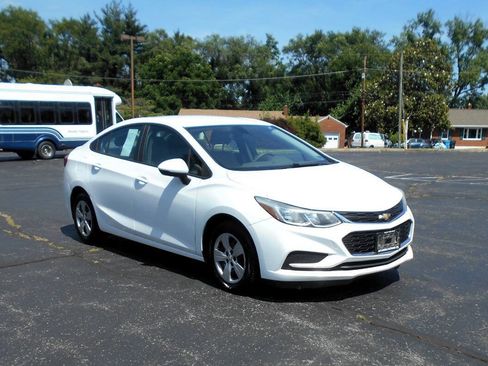 Used 2018 Chevrolet Cruze LS FWD image 2
