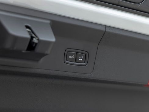Certified 2025 Porsche Panamera image 50