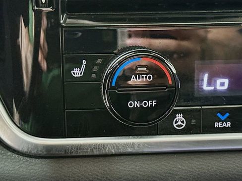 Certified 2022 Nissan Rogue Platinum w/ Head-Up Display Package image 22