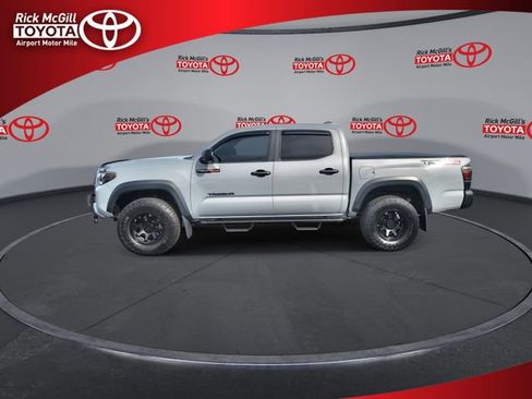 Used 2019 Toyota Tacoma TRD Off-Road AWD/4WD image 5