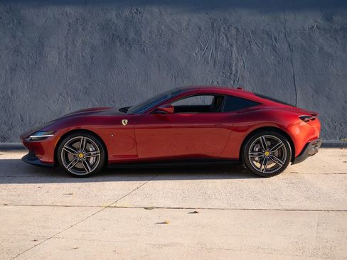 Used 2024 Ferrari Roma image 3