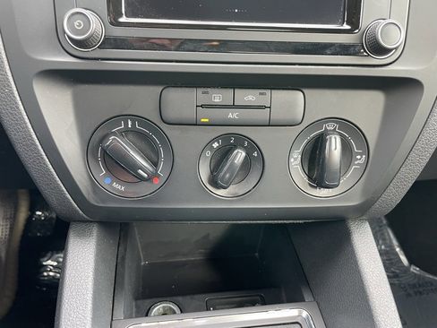 Used 2016 Volkswagen Jetta S image 11