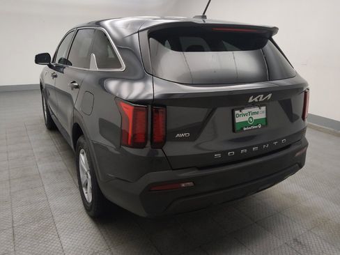 Used 2022 Kia Sorento LX image 5