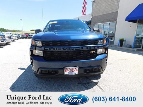 Used 2019 Chevrolet Silverado 1500 Custom w/ Custom Value Package AWD/4WD image 3