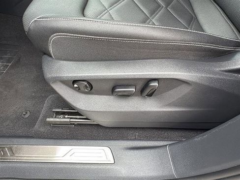 Certified 2025 Volkswagen Atlas SE image 16