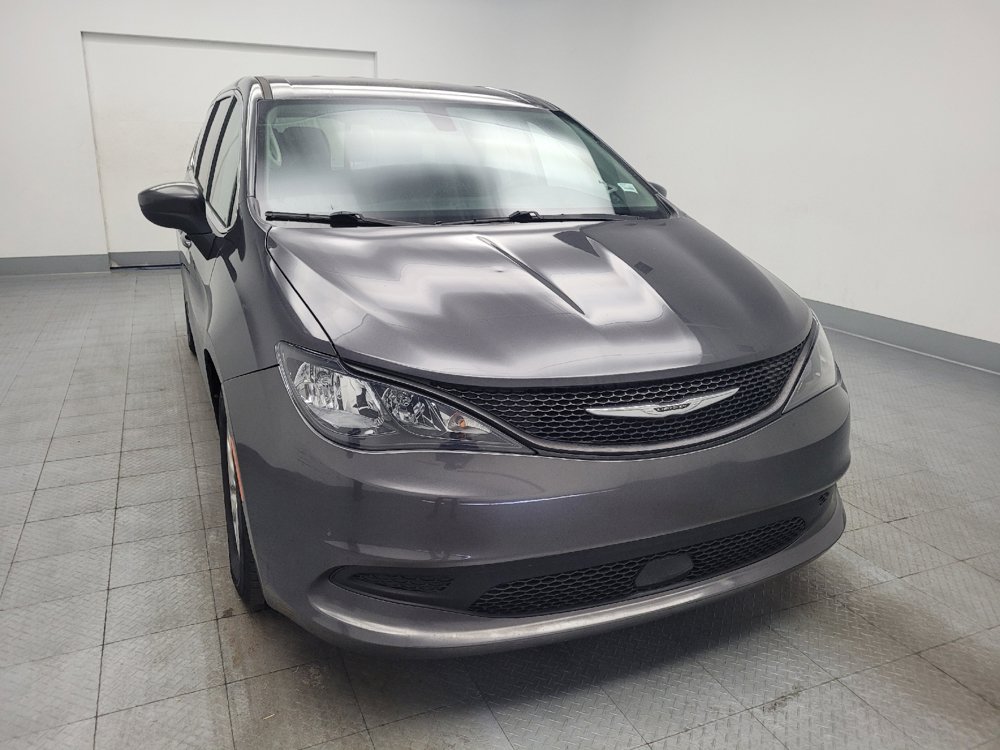Used 2022 Chrysler Voyager LX FWD image 14