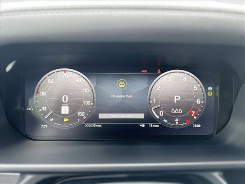 New 2024 Land Rover Defender 110 SE image 15