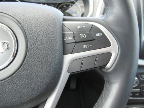 Used 2014 Jeep Cherokee Latitude w/ Comfort/Convenience Group FWD image 23