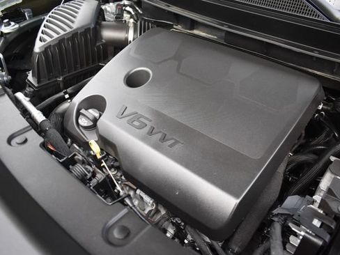Certified 2023 Chevrolet Traverse LT FWD image 39