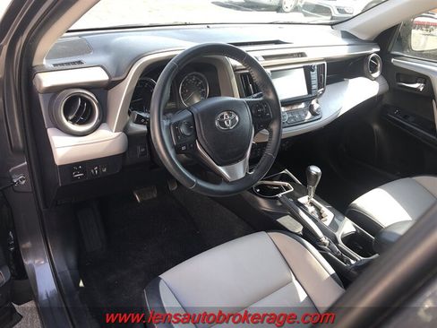Used 2018 Toyota RAV4 Limited FWD image 10