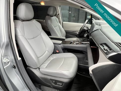 Used 2024 Toyota Sienna XLE w/ XLE Plus Package AWD/4WD image 8