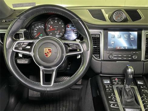 Used 2018 Porsche Macan image 27