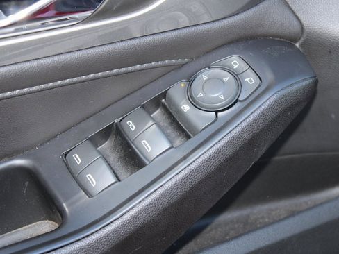 Used 2023 Chevrolet Traverse LT image 22