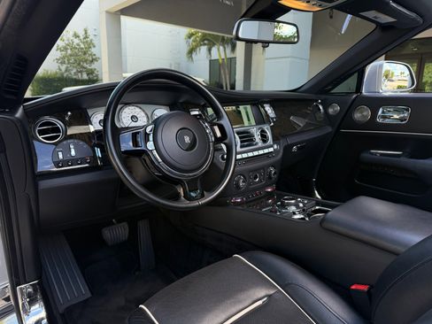 Used 2017 Rolls-Royce Dawn image 24