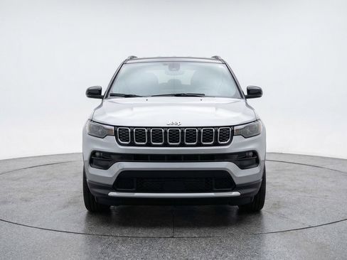 Used 2025 Jeep Compass Limited AWD/4WD image 2
