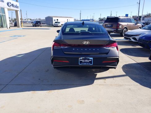 New 2026 Hyundai Elantra SE image 6
