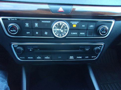 Used 2018 Kia Cadenza Technology image 19