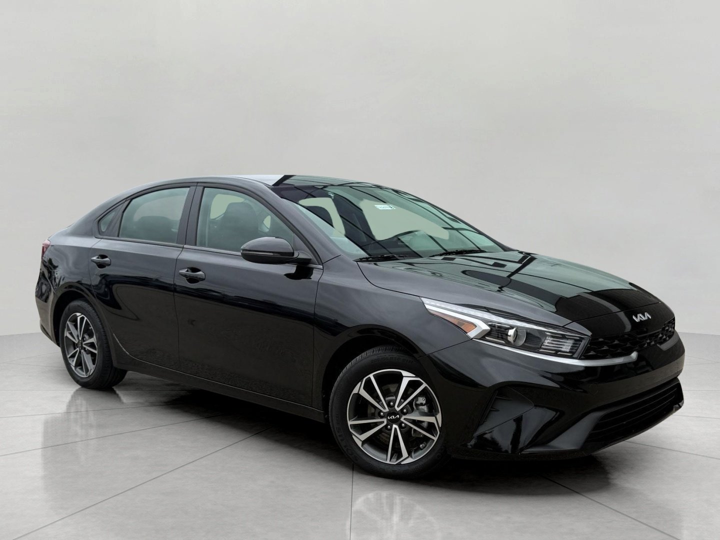 Used 2024 Kia Forte LXS w/ LXS Technology Package FWD image 1