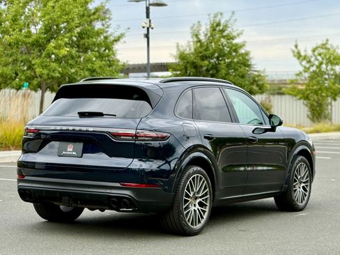 Used 2022 Porsche Cayenne Platinum Edition image 18